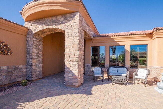 Stunning 3 bedroom, 2.5 bathroom home for lease in beautiful Rio Verde! - 26446 N Avenida del Ray