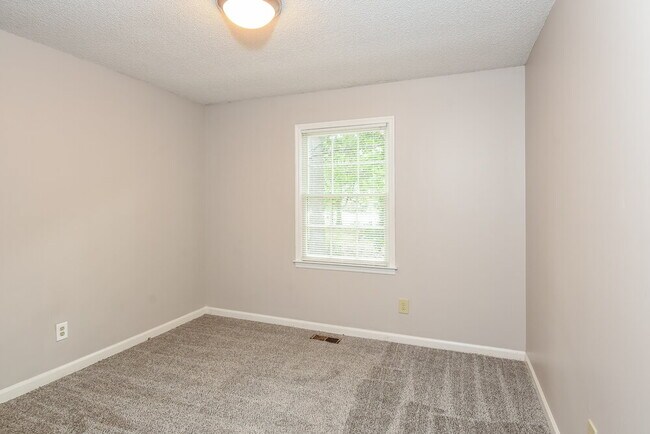 Building Photo - 2905 Mountain Brook Rd