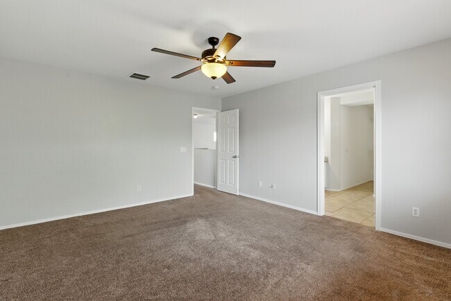 Building Photo - 11546 W Schleifer Dr