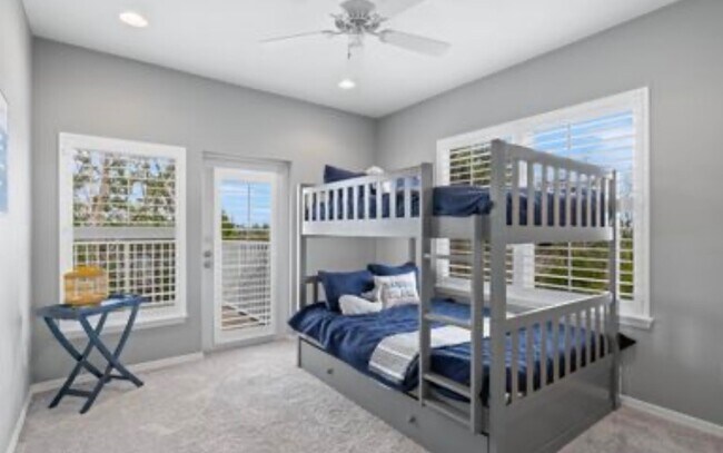 Building Photo - 981 Main St