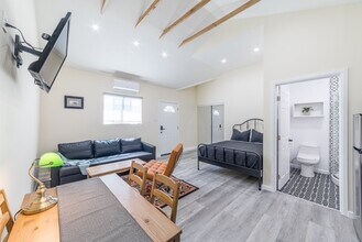 Building Photo - Newly Renovated Guest House Studio in Granada Hills!