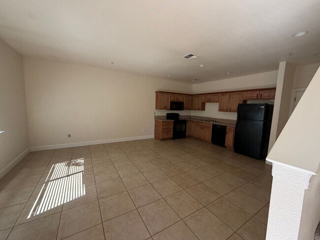 Building Photo - 165 Lancaster Dr