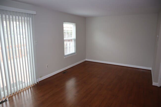 Building Photo - Spacious Townhome in Gaithersburg