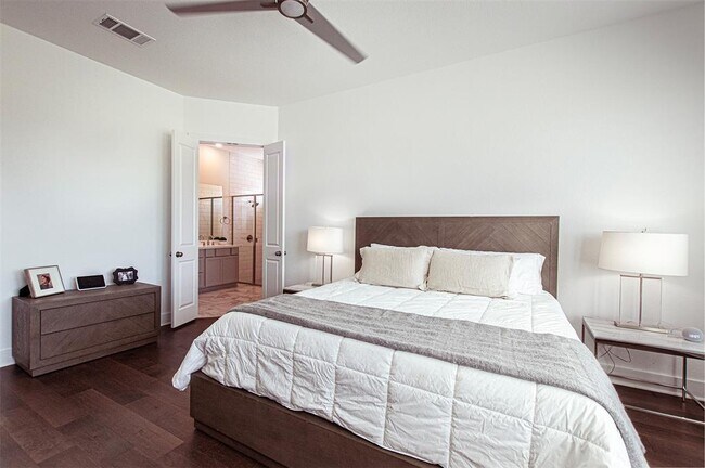 Building Photo - 215 Milam Crk Dr