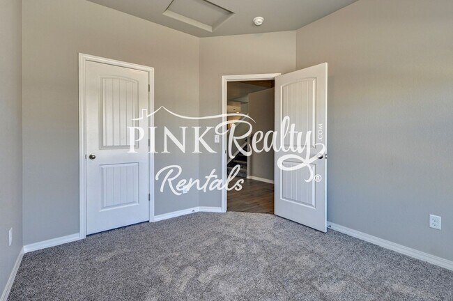 Building Photo - 10627 Hidden Pr Pkwy