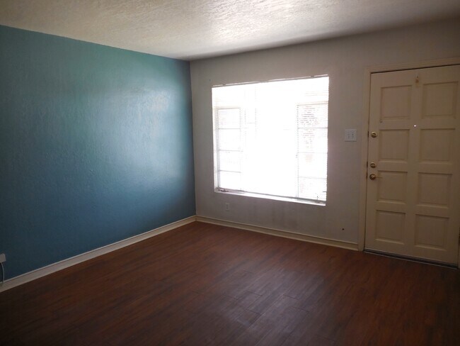 Building Photo - 701 W Yandell Dr
