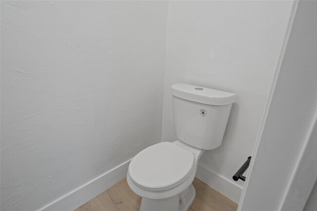 Building Photo - 4510 NW 49th Dr