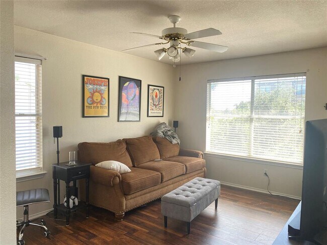 Building Photo - 8408 Dulac Dr