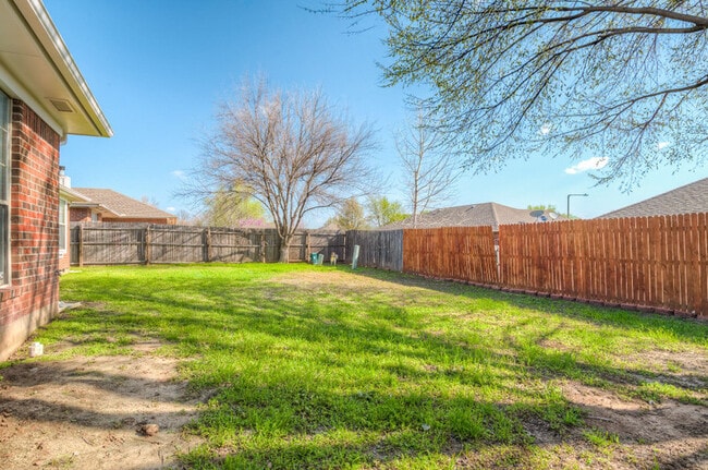 Building Photo - 1717 Briarcreek