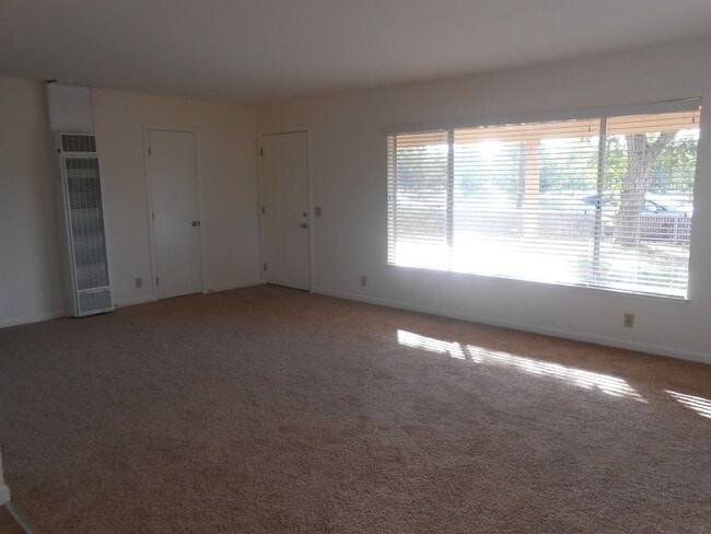 Building Photo - Cute 2 Bedroom, 1 Bathroom Home in the orc...