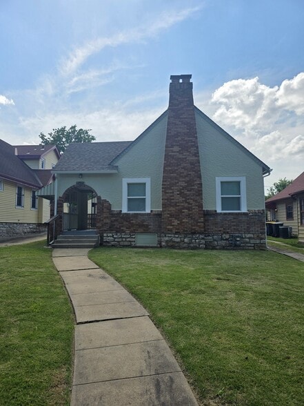 Building Photo - 6210 Agnes Ave