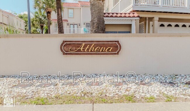 Building Photo - 516 Hillside Dr S