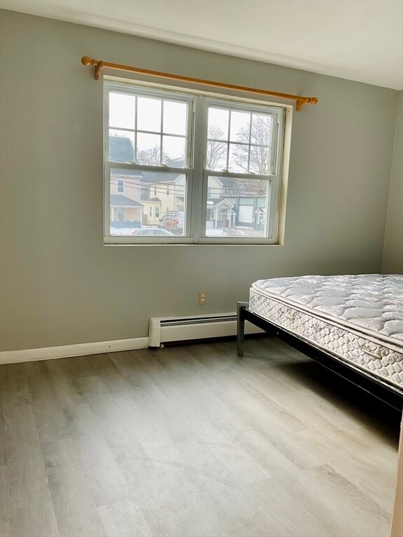 Building Photo - 924 Main St