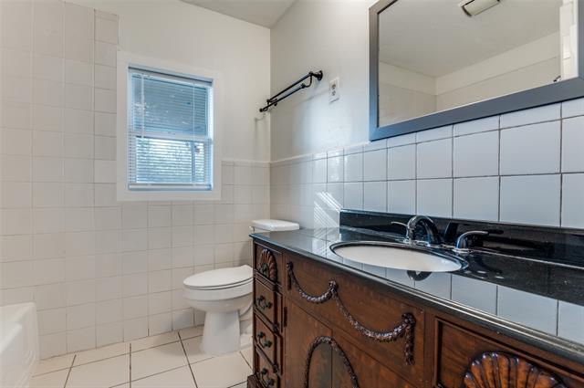 Building Photo - 222 Moore St