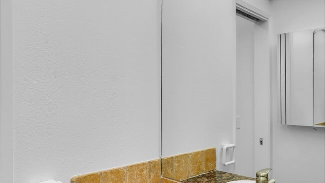 Building Photo - 53635 Avenida Bermudas