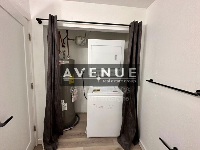 Building Photo - 5931 Maple Ave