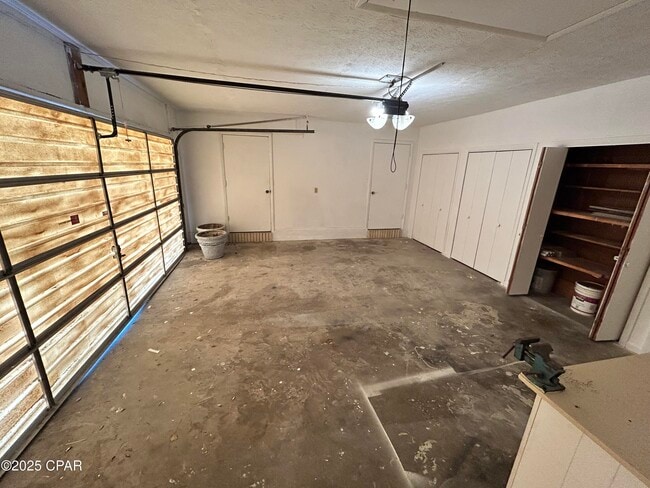 Building Photo - 205 Sunset Ln