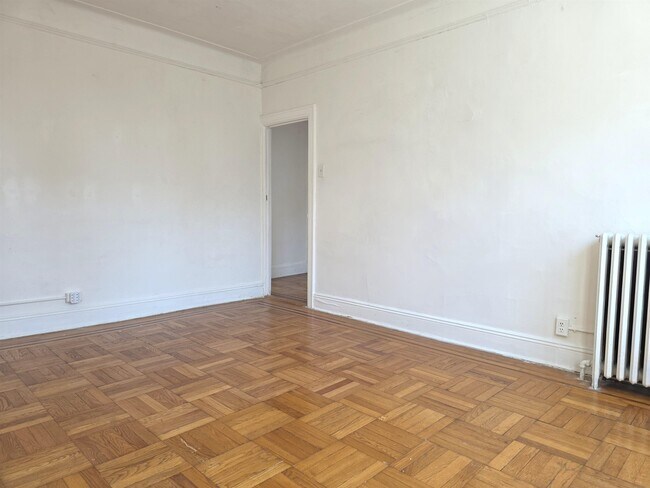 Building Photo - 10 66th St