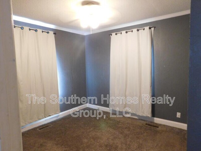 Building Photo - 706 Burn Rd