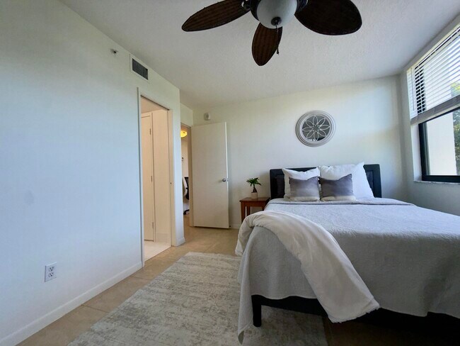 Building Photo - 2025 Lavers Cir