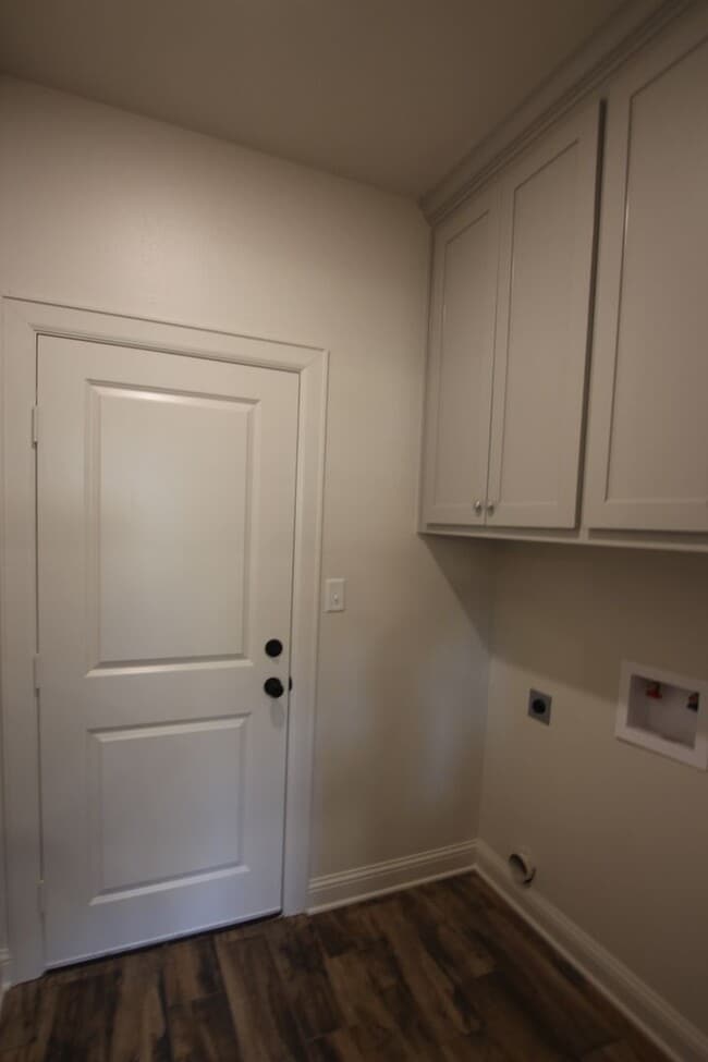 Building Photo - Available: 3/2/2 in Whitehouse ISD!!