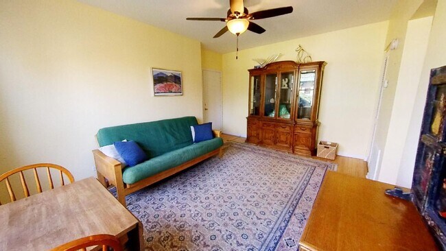 Building Photo - 4240 N Clarendon Ave