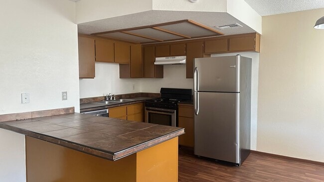 Building Photo - Beautiful & upscale 2 bedroom 2 bathrooms ...