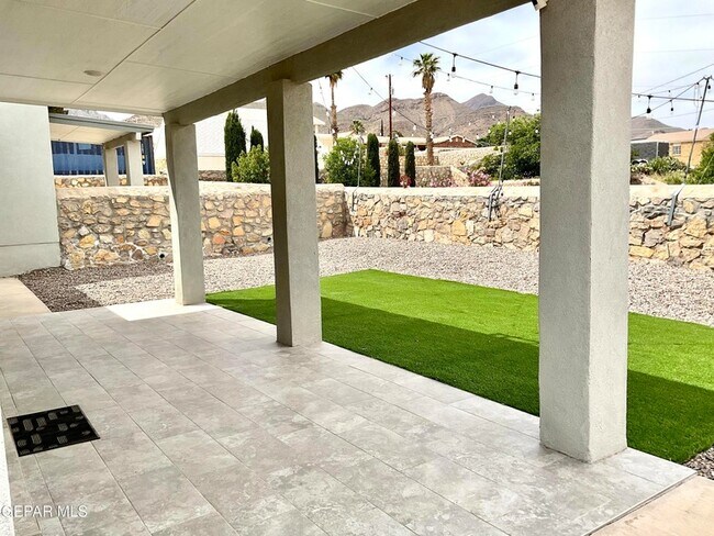 Building Photo - 8919 Eclipse St