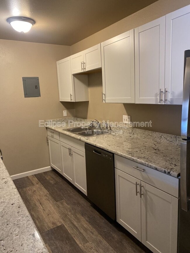 Building Photo - 502 Bell Ct