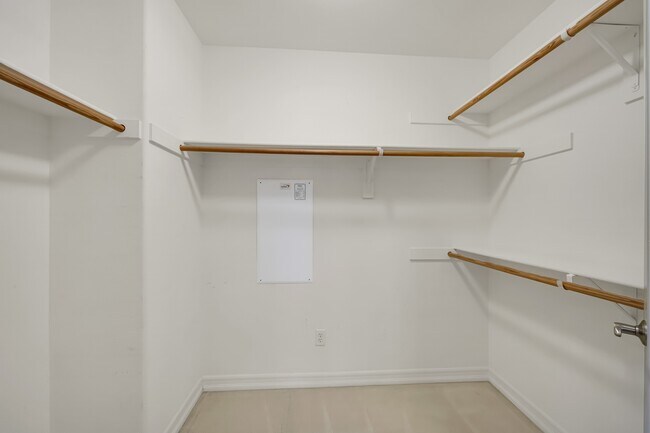 Building Photo - 10509 Hollingsworth Way