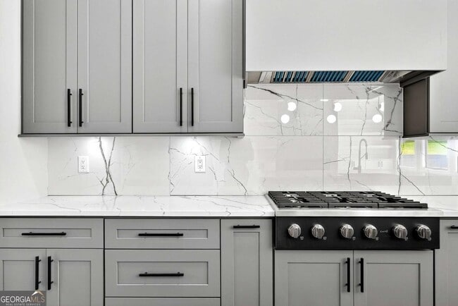 Building Photo - 83 Deer Cyn Dr