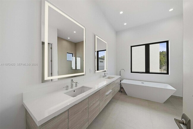 Building Photo - 5718 Ashwood Cir