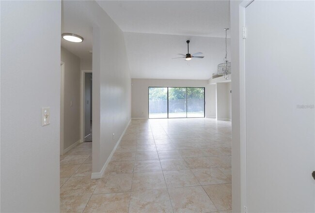 Building Photo - 660 Holbrook Cir