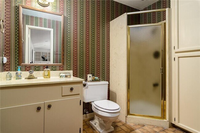 Building Photo - 337 Poenisch Dr