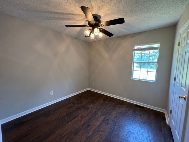 Building Photo - Lovely 3bd 2ba  In the heart of Wake Fores...