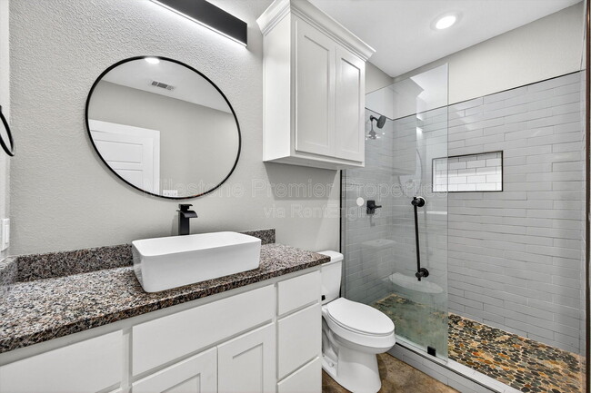 Building Photo - 1501 S 7th Ave