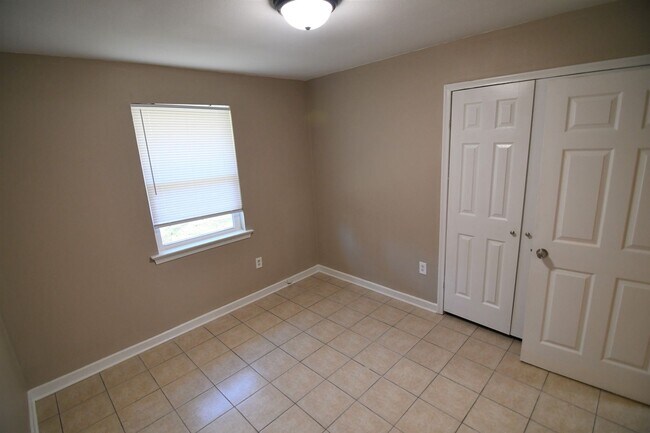 Building Photo - Must See!  Newly renovated, 3 bedroom, 1 bath home in Brownsfield off Plank Road