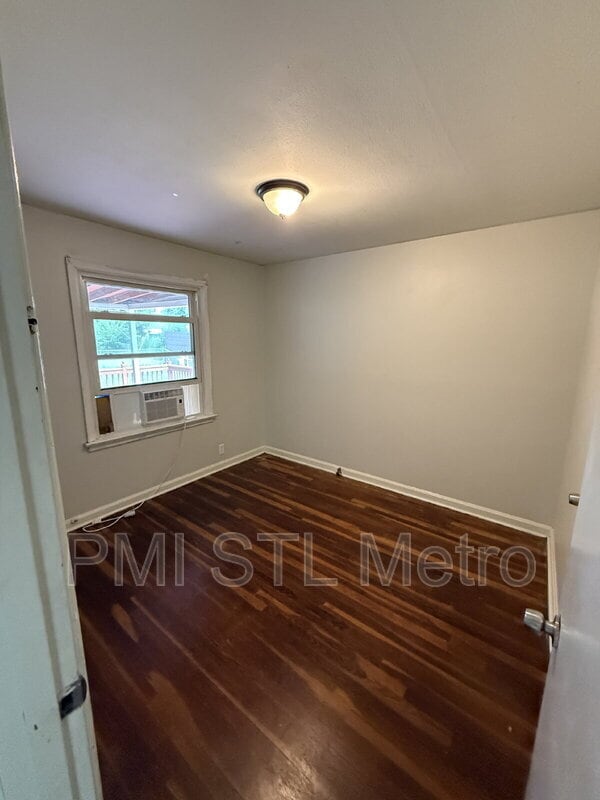 Building Photo - 1131 Darr Dr