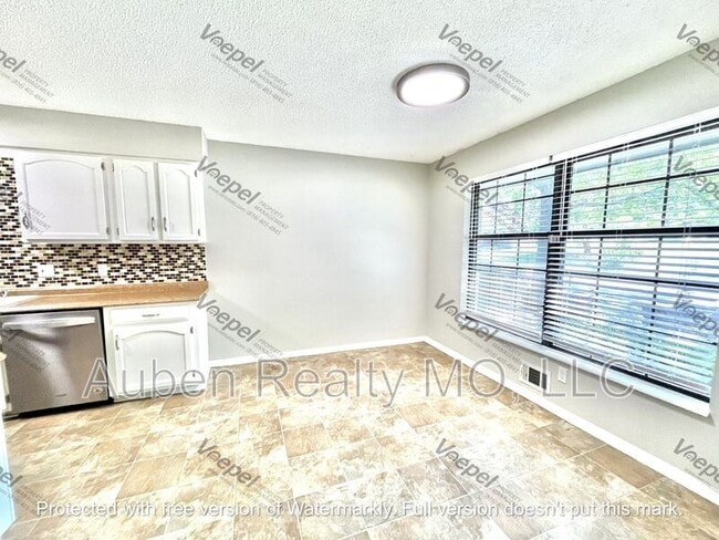 Building Photo - 1711 SW Skyline Dr