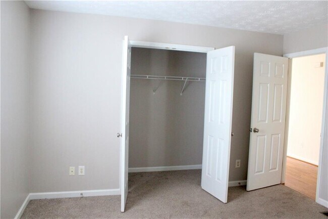 Building Photo - 3755 Fern Creek Dr