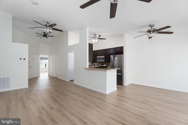 Building Photo - 7123 Elm Ct