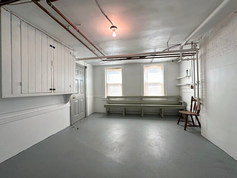 Building Photo - 152 Grand St