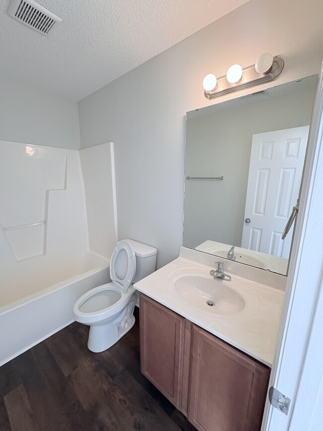 Building Photo - 1007 Banister Loop