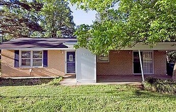 Building Photo - Charming 3BR, 2BA & Convenient Living on North Duke Street