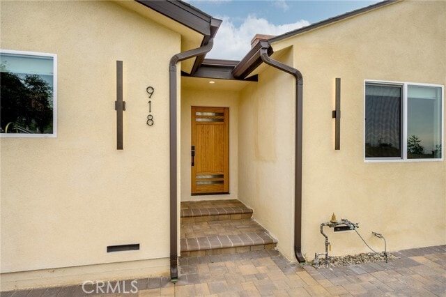 Building Photo - 918 University Ave