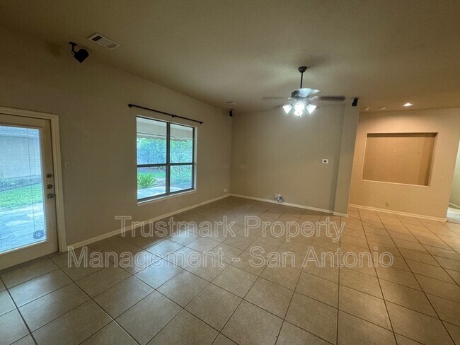Building Photo - 450 Flippin Estates