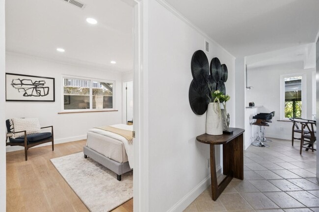 Building Photo - 2 Bedroom, 2 bathroom condo available with spectacular views of Richardson Bay!