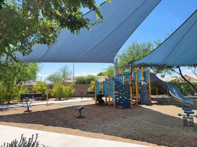 Building Photo - 2754 S Apache Dr