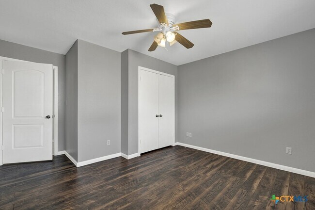 Building Photo - 400 Summer Dr