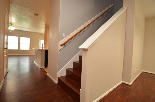 Building Photo - 2707 Roaring Oaks Ln